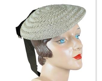 50s Beige Straw Banded Beret Hat with Brown Grosgrain Trim
