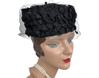 Vintage 1950s Black Pillbox Hat: Raffia Ribbon & Netting  display picture 1