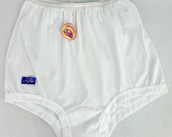 Vintage 50s Deadstock White Nylon Panties by Fruit of the Loom, Loose Leg, Sz 7