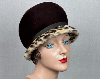 Vintage 1960s Brown Velvet Pillbox Hat Pearl Stick Pin Cocktail Hat Small Vintage Brown Velour Pillbox Hat: 1950s-60s Toque With Satin  main image 2