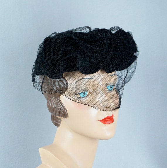 Vintage Hat, 1940s Tilt Hat, Black Ruffled Tilt Ha