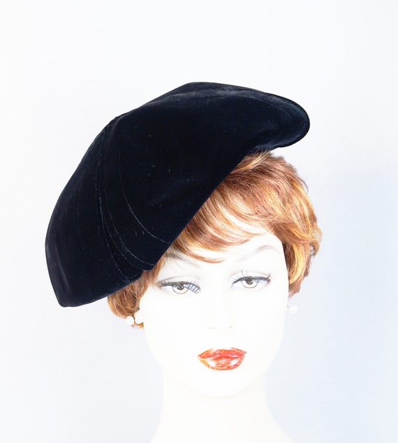 Vintage Hat, 1960s Black Velvet Beret, Bubble Crow