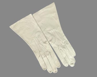 Vintage 50s Beige Above Wrist Deadstock Gloves by French Trefousse