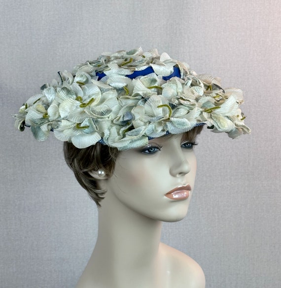 Vintage 1950s White Silk and Velvet Floral Platte… - image 1
