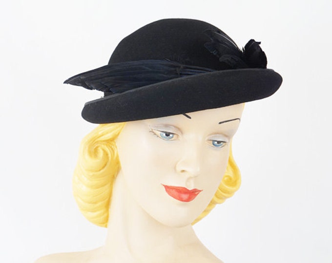 Vintage 1940s Hat Black Felt Bowler With Bird Feathers Sz 22 - Etsy