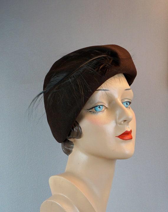 1940s Hat, Vintage Brown Felt Beret, Feathered Ber