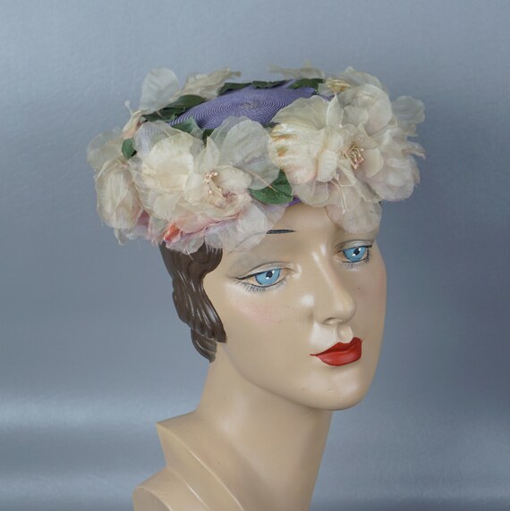 Vintage 1950s Lilac Straw Shallow Crown Pillbox Hat W/ Silk  display picture 1