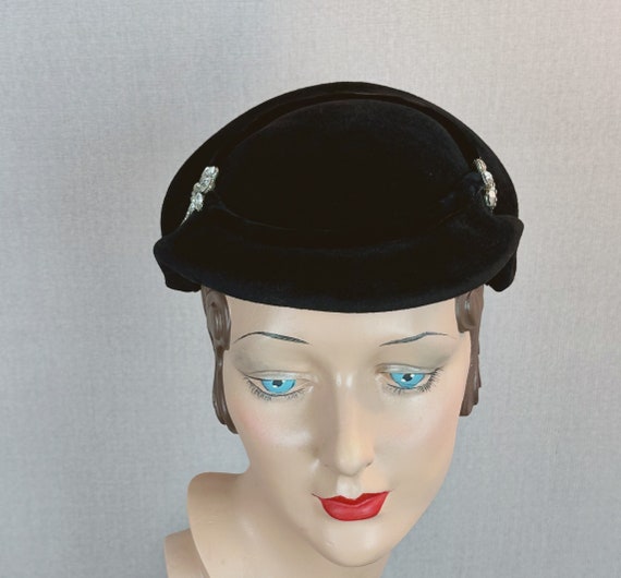 50s Black Velvet Rhinestone Cocktail Beret Hat - image 2