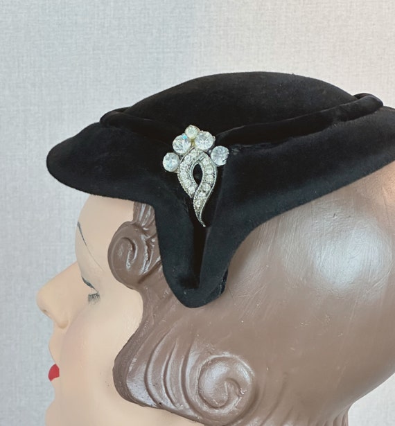 50s Black Velvet Rhinestone Cocktail Beret Hat - image 8