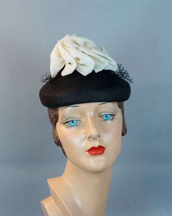 60s Black Straw Pillbox Hat w/ White Fabric Embel… - image 2