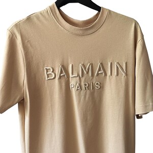 Tシャツ・カットソー BALMAIN Men T Shirts EH1EG010BC90GFE Beige T-shirt with Balmain Paris print - Men | BALMAIN