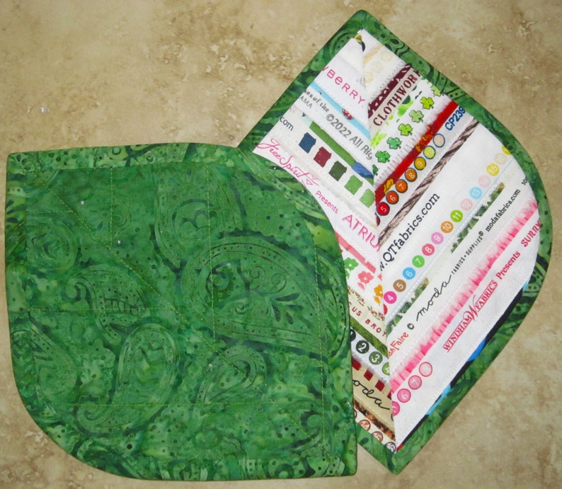 Set of 2 Selvage Leaf Pot Holder Hot Pads Laurel from Quilts by Elena Ready to Ship Hot Pads Trivets Candle Mats image 3