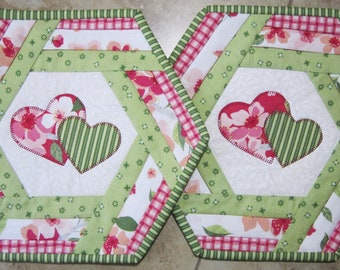 VALENTINE Hexagon Placemats Place Mats from Quilts by Elena Set of 2 Placemats Mini Quilts