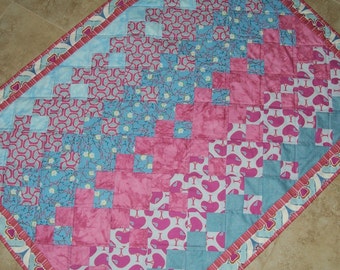 BLOOMING Ein Moderner Baby Quilt von Quilts by Elena