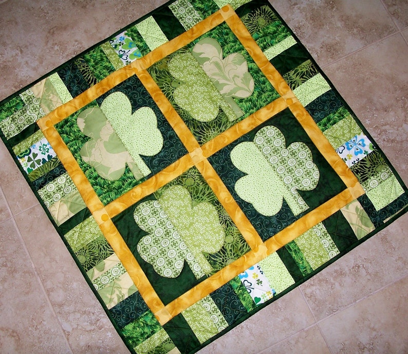 SHAMROCKS St. Patricks Day Applique Quilt Pattern From Quilts by Elena ...