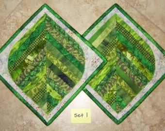 Set of 2 Leaf Pot Holder Hot Pads Laurel from Quilts by Elena Ready to Ship Hot Pads Trivets Candle Mats