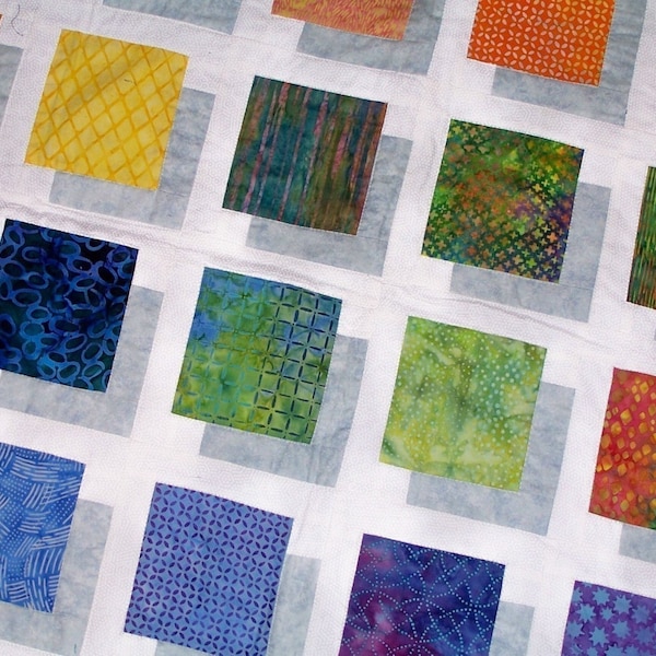 Molde em PDF para colcha Color Block, para criar esta deslumbrante colcha Shadow. Inclui instruções completas e fotos coloridas.