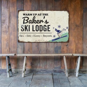 Personalized Ski Lodge Sign, Apres Ski, Ski Art, Cabin Decor, Winter Decor, Last Name Sign, Gift for Skiers, Winter Wall Art, Mountain Decor afbeelding 2