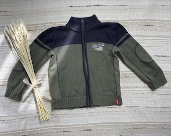 Cárdigan infantil verde de punto estilo vintage de los años 90 con bordados para niño de 6 a 7 años.