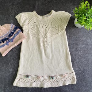 Robe fleurie en tricot vintage des années 90 avec chapeau au crochet : filles taille 3
