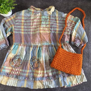 Top enfant vintage à carreaux multicolores et sac au crochet - 4 ans