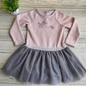 Robe brodée rose vintage de l&#39;an 2000 : jupe duveteuse, fille 4 ans