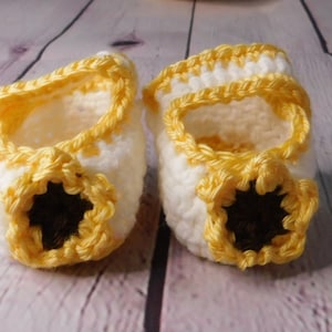 Crochet Baby Sunflower Booties, Photo Prop, Sunflower Baby Booties, New Baby Gift, Infant Baby Booties, Baby Shower Gift, PDF Pattern