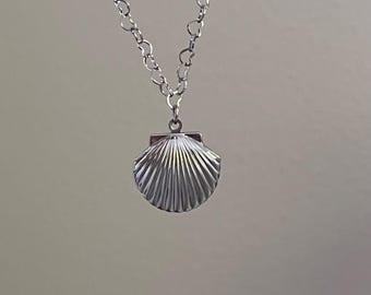 No tarnishing silver stainless steel shell photo locket and star pendant necklace with heart chain, Cute dainty y2k Beach Wedding necklace