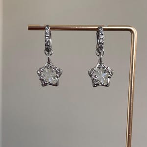 Silver crystal star earrings , Stainless steel hoop earrings with shining clear star pendant, Cute dainty Y2k earrings, gift for her