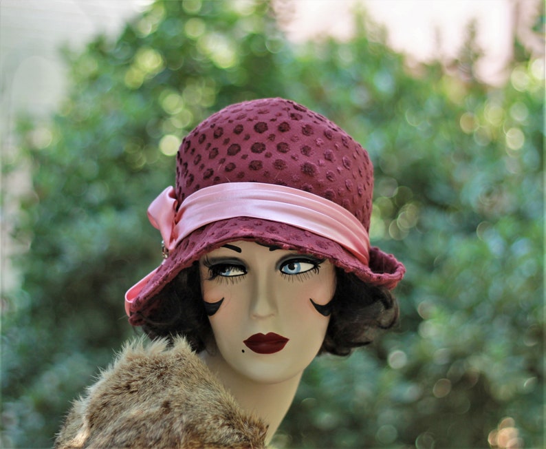 Womens Cloche Hat Vintage Style 1920s Flapper 20s Boho Textured Polka Dot Fabric Raspberry Maroon Downton Abbey Size Small