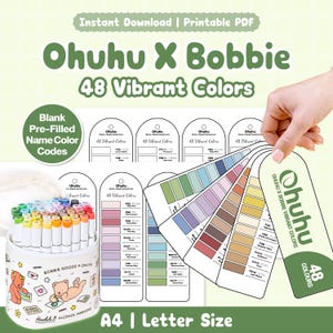 Op de afbeelding: Een set Ohuhu X Bobbie alcoholmarkers in een witte cilindrische etui met berenillustraties, vergezeld van printbare A4-kleurenkaarten. De kaarten bevatten 48 levendige kleuren met vooraf ingevulde namen en kleurcodes.