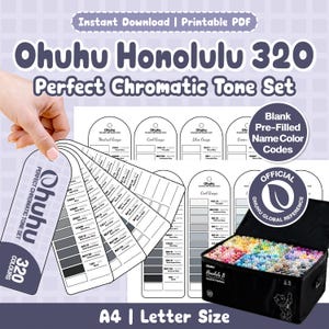 Op de afbeelding: Ohuhu Honolulu 320 Perfect Chromatic Tone Set printbare PDF met een waaier van kleurstaalkaarten met vooraf ingevulde kleurcodes, een officieel Ohuhu referentiezegel en een zwarte tas gevuld met alcoholmarkers.