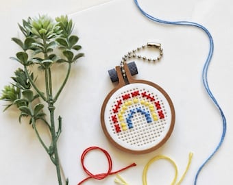 Blank Mini Cross Stitch Keychain Frame - DIY Embroidery Hoop Bag Charm Base