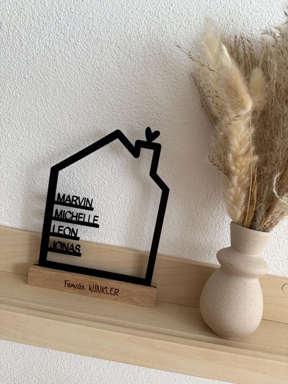 personalisiertes Haus mit Namen aus Holz, Einweihungsgeschenk, personalisiertes Holzhaus, Geschenk Hochzeit, Geschenk Einzug, Haus mit Herz