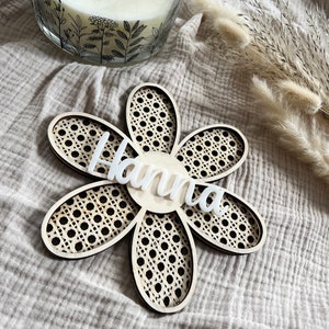 Flor de ratán con nombre hecha de acrílico, letrero para puerta, placa para nombre, decoración de pared para habitación infantil, letras personalizadas