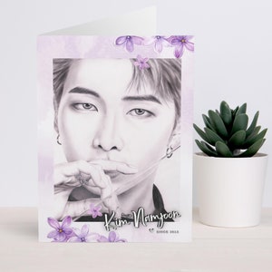Tarjetas de felicitación (paquete de 5) Diseño de flores moradas de BTS RM Kim Namjoon, impresión frontal y posterior del fanart original de Bangtan dibujado a mano