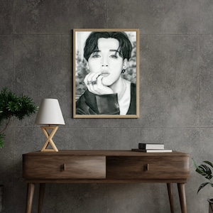 Satin / Archival Matte Poster BTS Park Jimin Druck von einem originalen Fanart Geschenk Armee Freund Familie Wand Kunst Dekor handgezeichnetes Kohle Portrait