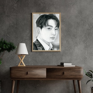 Satin / Archival Matte Poster BTS Jeon Jungkook Druck des originalen Fanart Geschenks Armee Freund Familie Wand Kunst Dekor handgezeichnetes Kohle Portrait