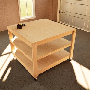 以下が含まれることがあります： 3つの棚と上面を備えた明るい色の木製ワークベンチ。 ワークベンチには移動用の車輪があり、上部にはコードレスドリルがあります。 ワークベンチはガレージにあります。