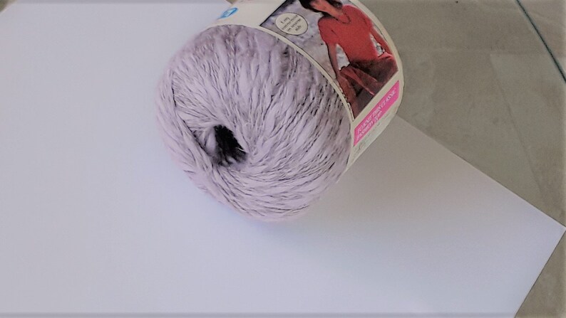 destash yarn made in Belgium thick and thin Pale violet pink Nicole 181 Lion Brand Yarn
