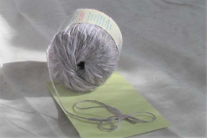destash yarn made in Belgium thick and thin Pale violet pink Nicole 181 Lion Brand Yarn