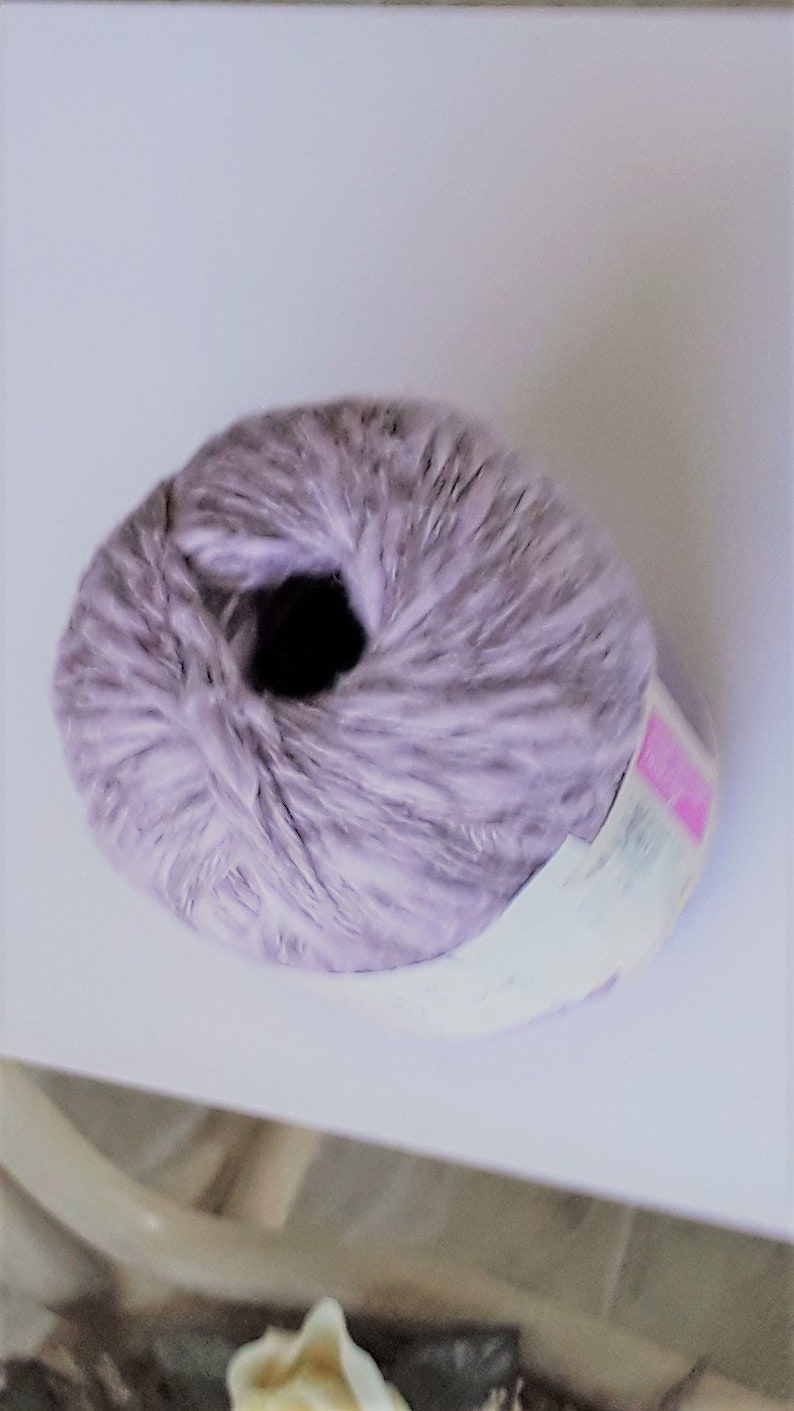destash yarn made in Belgium thick and thin Pale violet pink Nicole 181 Lion Brand Yarn