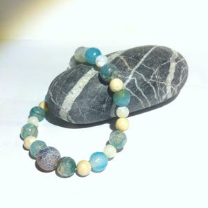 blue agate howlite semi-precious bead bracelet