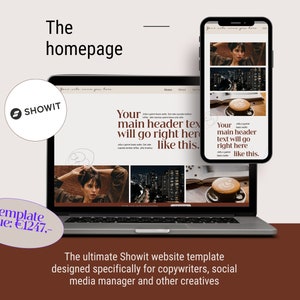 Può includere: Un computer portatile che mostra un modello di sito web per Showit, un creatore di siti web. Il modello presenta un design minimalista con uno schema di colori marrone e immagini di caffè, paesaggi urbani e una donna. Il testo "Your main header text will go right here like this." è visualizzato sul sito web.