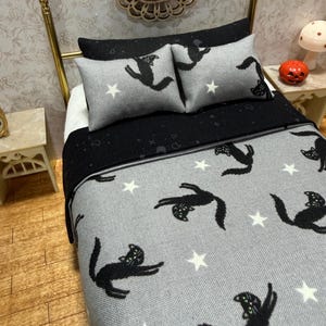 Juego de ropa de cama en miniatura para casa de muñecas a escala 1:12, Halloween, gato terrorífico