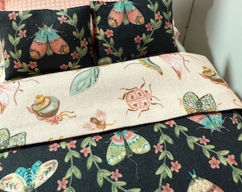 Miniatuur beddengoedset op schaal 1:12, mooie beestjes