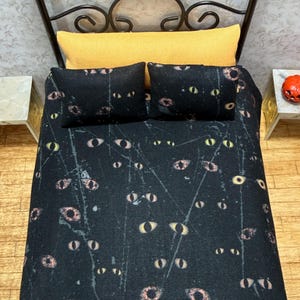 Juego de ropa de cama en miniatura para casa de muñecas a escala 1:12, ojos de gato de Halloween