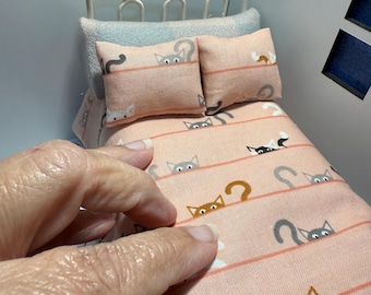 Dollhouse miniature 1:12 scale bedding set peeking cats