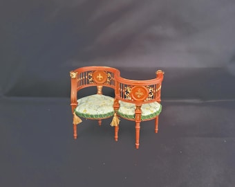 Sedia da conversazione vittoriana in miniatura – Mobili per casa delle bambole in scala 1:12