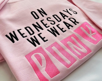 Felpa con cappuccio "On Wednesday We Wear Pink" / Felpa con cappuccio ricamata "Mean Girls" / Regalo per gli amanti del rosa